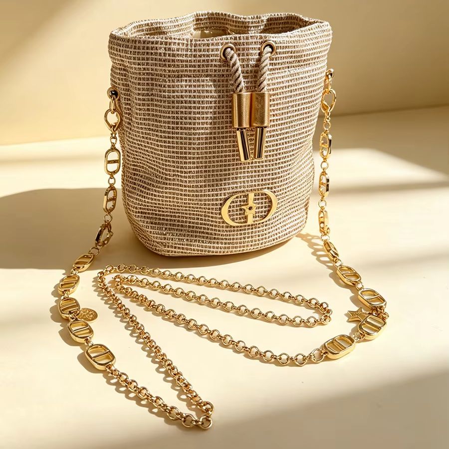 Dior’s bag Sparkling Woven Tex - Beauty Makeup Dior 评论和价格