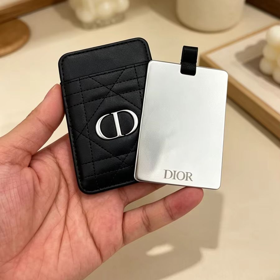 Dior Dior’s Bag Multi-function - Beauty Makeup Dior 评论和价格